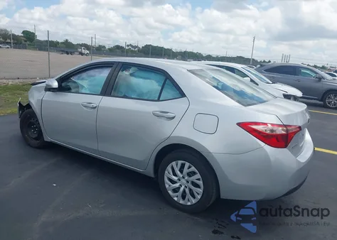 2018 Toyota Corolla Le z USA, uszkodzony, nr VIN 5YFBURHEXJP811345